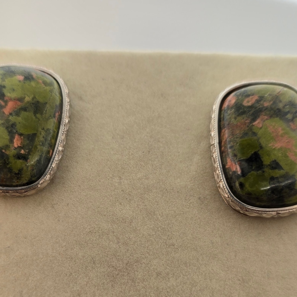 Elegant Green and Pink Stone Necklace - Picture 8 of 10